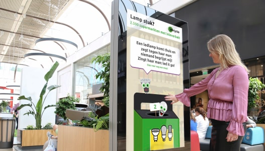 Moppen ‘tappen’ met Wecycle op interactieve zuilen in winkelcentra